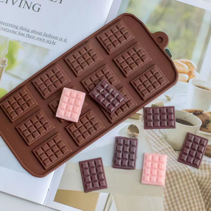 1 قطعة قالب الشوكولاته ثلاثية  - مراجعة Kitchen Baking Store وسعره